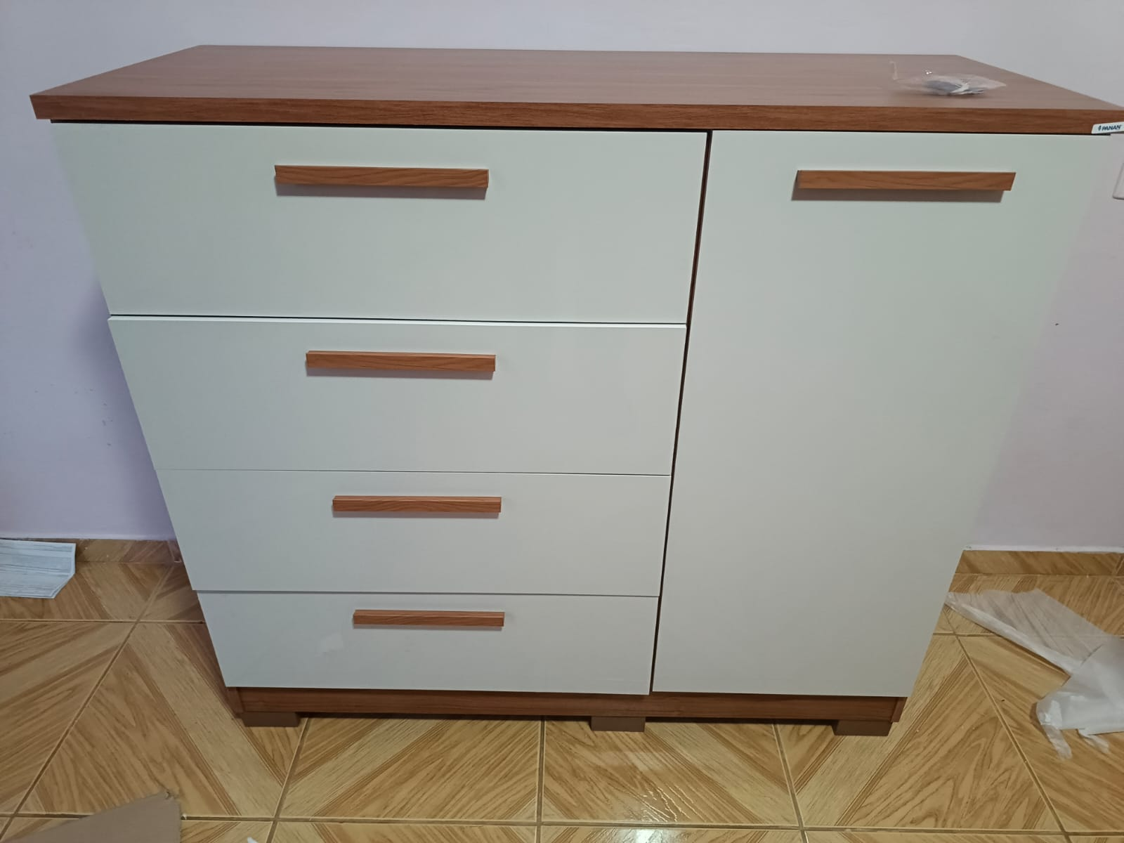 Cômoda de 4 gavetas montada em Joinville